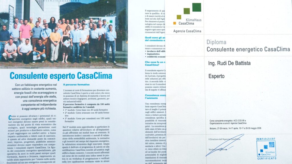 Certificazione CasaClima: l'articolo del 2008 sul Consulente esperto e il diploma di Rudi De Battista, primo a Belluno.