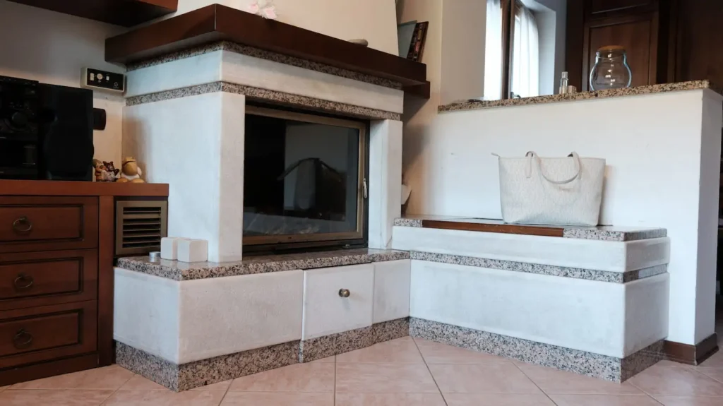 Come leggere un APE: termocamino al centro della casa, il fuoco dimensionato sul fabbisogno